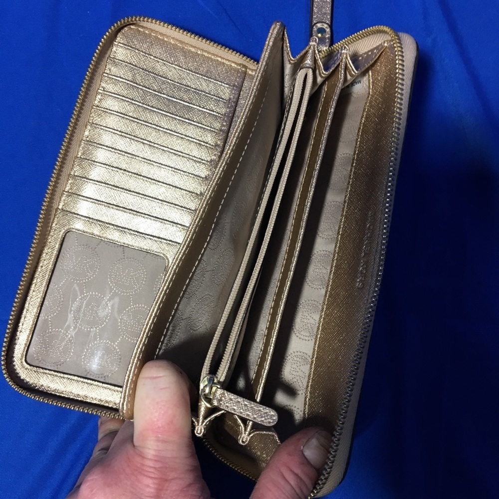 Michael Kors Wristlet Clutch Wallet - Picture 5 of 8